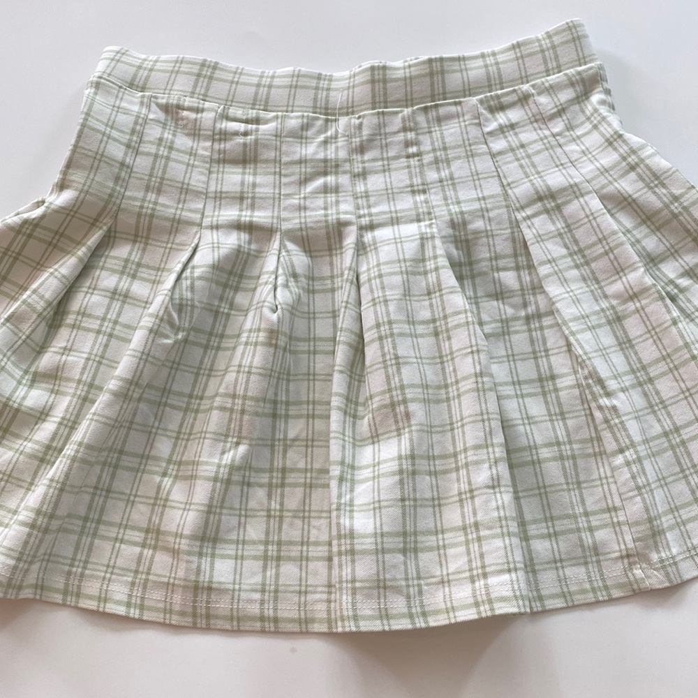 The size is a youth large and fits perfectly.